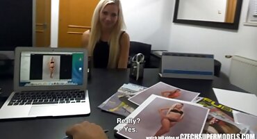 బ్రాలిన్లిన్ బైలే ఆర్ ఫోటోగ్రాఫర్కు ఆడియో వీడియో తెలుగు సెక్స్ లొంగిపోతాడు.