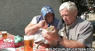 పెద్ద ఎత్తున ఒక నల్ల కాక్ మొక్క. సెక్స్ తెలుగు వీడియో డౌన్లోడ్