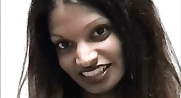 రియల్ ఎస్టేట్ ఏజెంట్ మెల్లానీ మన్రో తెలుగు సెక్స్ వీడియో తెలుగు ఒక ఇల్లు కొనడానికి పాలు త్రాగడానికి ఒప్పిస్తాడు.