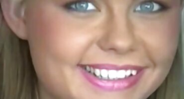 తన భర్తతో కలిసి బాత్రూమ్లో డ్రైవర్ తో తెలుగు సెక్స్ వీడియో సెక్స్ వీడియో బ్లోండ్ ఫక్ చేస్తుంది.