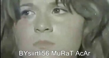 అతను ఒక బ్లౌజ్ ఇస్తుంది మరియు తెలుగు హీరోయిన్ సెక్స్ వీడియో ఫాలస్ మీద జంప్స్.