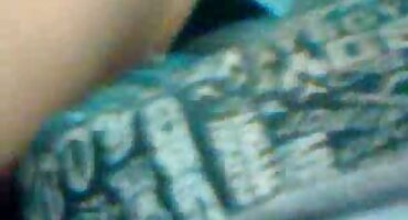 నల్లటి జుట్టు గల తెలుగు సెక్స్ వీడియో తెలుగు స్త్రీని తన జుట్టు మీద ముసుగు ధరించిన ఒక నల్లటి జుట్టు గల స్త్రీని