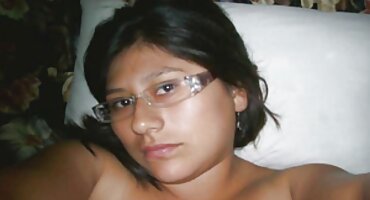 అందమైన పరిపక్వ మహిళ వైబ్రేటర్తో హస్త సెక్స్ వీడియో తెలుగు సాంగ్స్ ప్రయోగం చేస్తుంది.