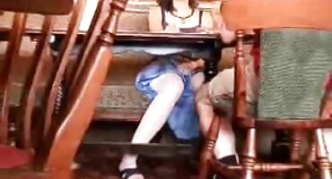 గ్లాసెస్ తో ఆమె ఒక సెక్స్ సెక్స్ వీడియో తెలుగు బ్లౌజ్ ఇస్తుంది.