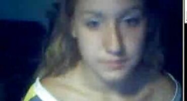 తూర్పు నుండి సెక్స్ తెలుగు వీడియో డౌన్లోడ్ ఒక అమ్మాయి తన గర్భాశయాన్ని చింపివేసిన ఒక ఆత్మవిశ్వాసానికి లొంగిపోతుంది.