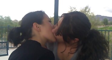 ఆమె బిల్లీ బార్డోట్ ఫుల్ సెక్స్ వీడియో తెలుగు యొక్క రొమ్ములను డబ్బాల వలె ఆకర్షిస్తుంది.