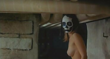 సోఫా మీద ఎరుపు జుట్టు గల ఎల్ఫ్ తెలుగు సెక్స్ సెక్స్ వీడియో స్క్విర్టింగ్.