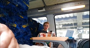 పెళ్లి రోజున తన అమ్మాయి సెక్స్ వీడియో ప్రియురాలిని ఫక్ చేస్తాడు.