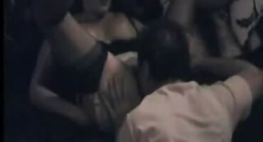 మరొక ఇడియట్ తేలుగు సేక్స్ వీడియో జోక్ తరువాత, బెడ్ రూమ్ లో ఒక స్నేహితుడు ఫక్.