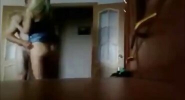 టాక్సీ డ్రైవర్ ప్రయాణికుడికి తెలుగు సెక్స్ వీడియో తెలుగు సెక్స్ పంపుతాడు.