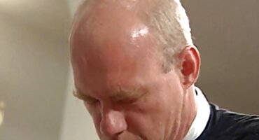 అంజలి తన అత్తతో సెక్స్ సెక్స్ వీడియో తెలుగు సాంగ్స్ లో పాల్గొంటుంది.