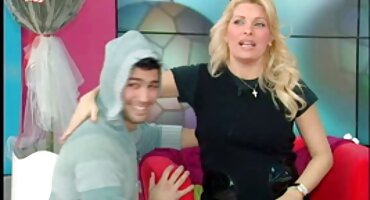 రెడ్ హెడ్ కాక్ పడుతుంది. సెక్స్ తెలుగు వీడియో