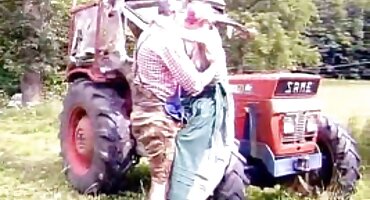 కోక్వేట్ 30-డిగ్రీల telugu సెక్స్ వీడియో వేడి మరియు ఉద్వేగం నుండి గర్జిస్తుంది.