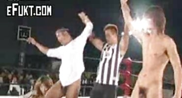 ఆమె తెలుగు సెక్స్ వీడియో ప్లీజ్ ఒక హార్డ్ నోటితో మొడ్ఢ చీకడం మరియు కాక్ సక్స్ ఇస్తుంది.