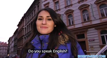 కార్యదర్శి తెలుగు సిక్స్ వీడియో బాస్ సభ్యుడితో కలిసి పనిచేస్తాడు.