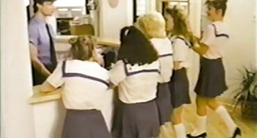 బార్టెండర్ బార్ మేనేజర్ యొక్క ముక్కు కింద పని వద్ద తెలుగు సెక్స్ తెలుగు వీడియో వెయిట్రెస్ ఫక్.