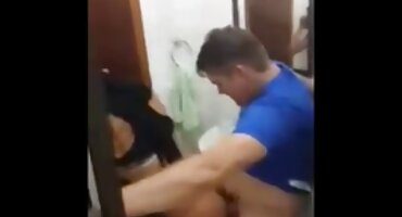 స్టెప్మోమ్ స్టెప్సన్ మరియు అతని స్నేహితుడు హస్త ప్రయోగం సెక్స్ తెలుగు వీడియో ఫుల్ చేస్తాడు.