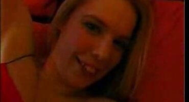 ఆమె సెక్స్ వీడియో తెలుగులో గర్వంగా ఒంటరితనం లో బాత్రూమ్ లో ఆమె పూకు ఆనందిస్తాడు.