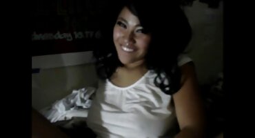 టెడ్డీ బేర్ దుస్తులు ధరించిన అమ్మాయి సెక్స్ తెలుగు సెక్సీ వీడియో కలిగి ఉంది.