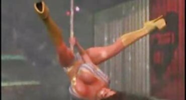 పెద్ద మనిషి పిగ్టైల్స్తో యువ తెలుగు సెక్స్ ఫిలిం వీడియో అమ్మాయిని ఫక్ చేస్తాడు.